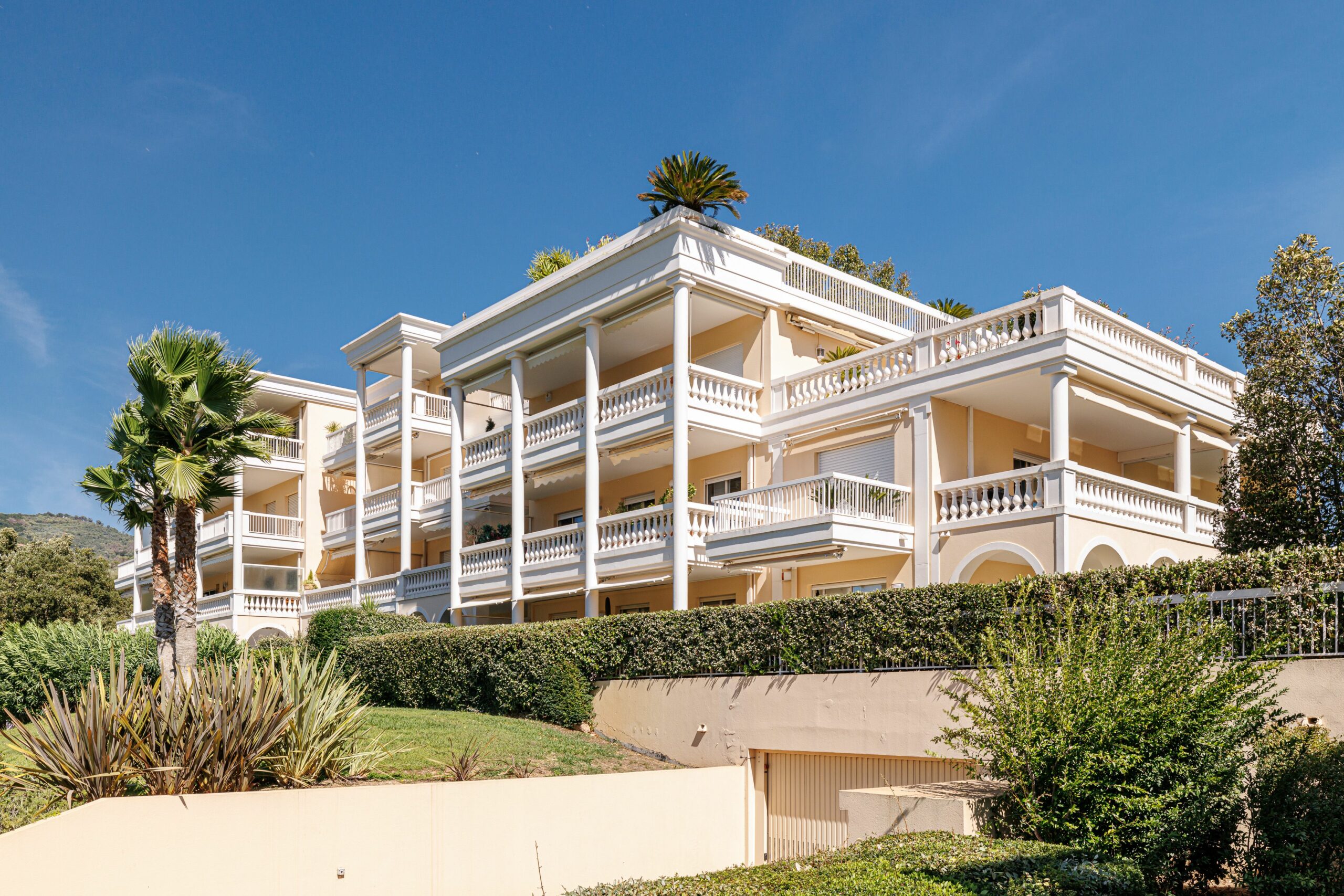 MANDELIEU LA NAPOULE : Appartement d’exception face au Parc de l’Esterel et au Golf de Barbossi