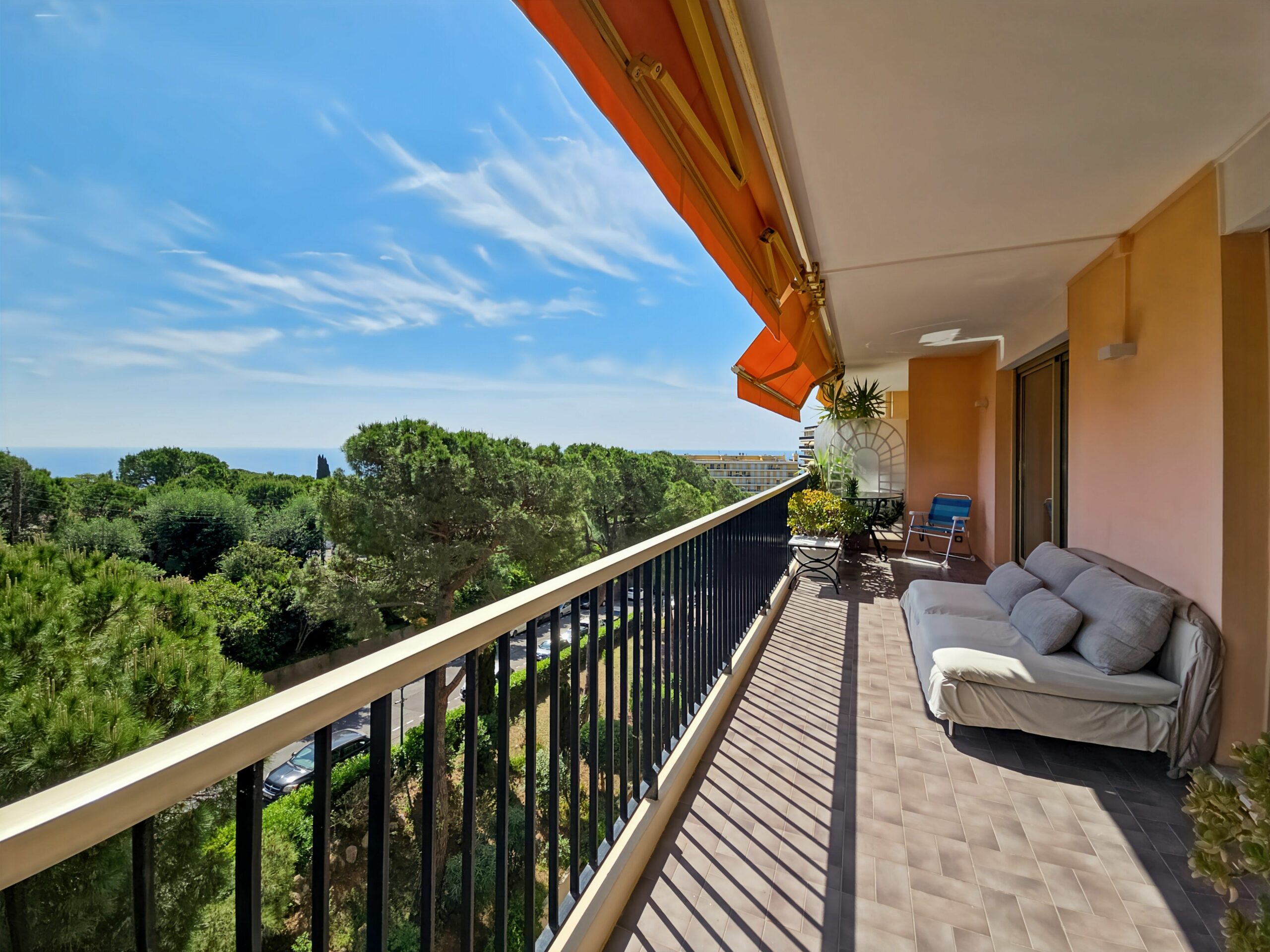 NICE OUEST / ABBAYE DE ROSELAND – Magnifique 3 pièces rénové avec terrasse – vue mer et verdure