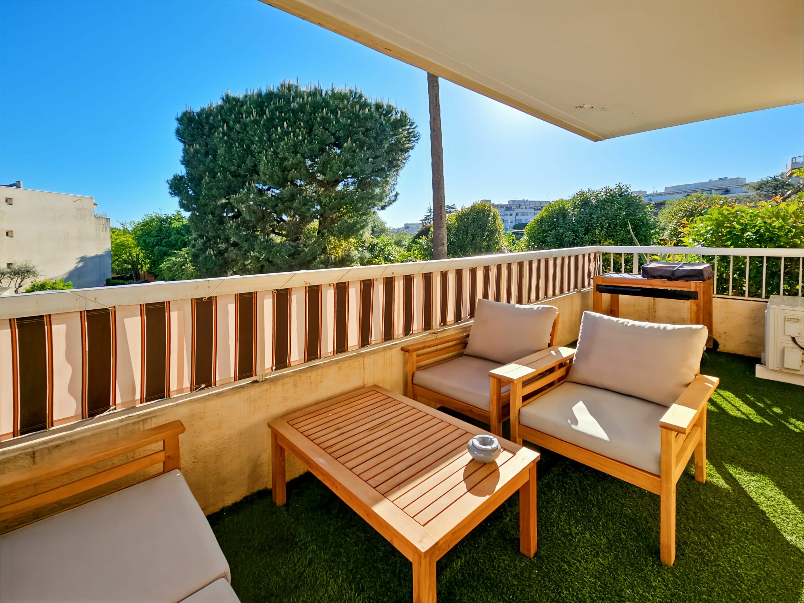 NICE OUEST – 2/3 pièces avec terrasse, parking et cave au calme et entouré de verdure