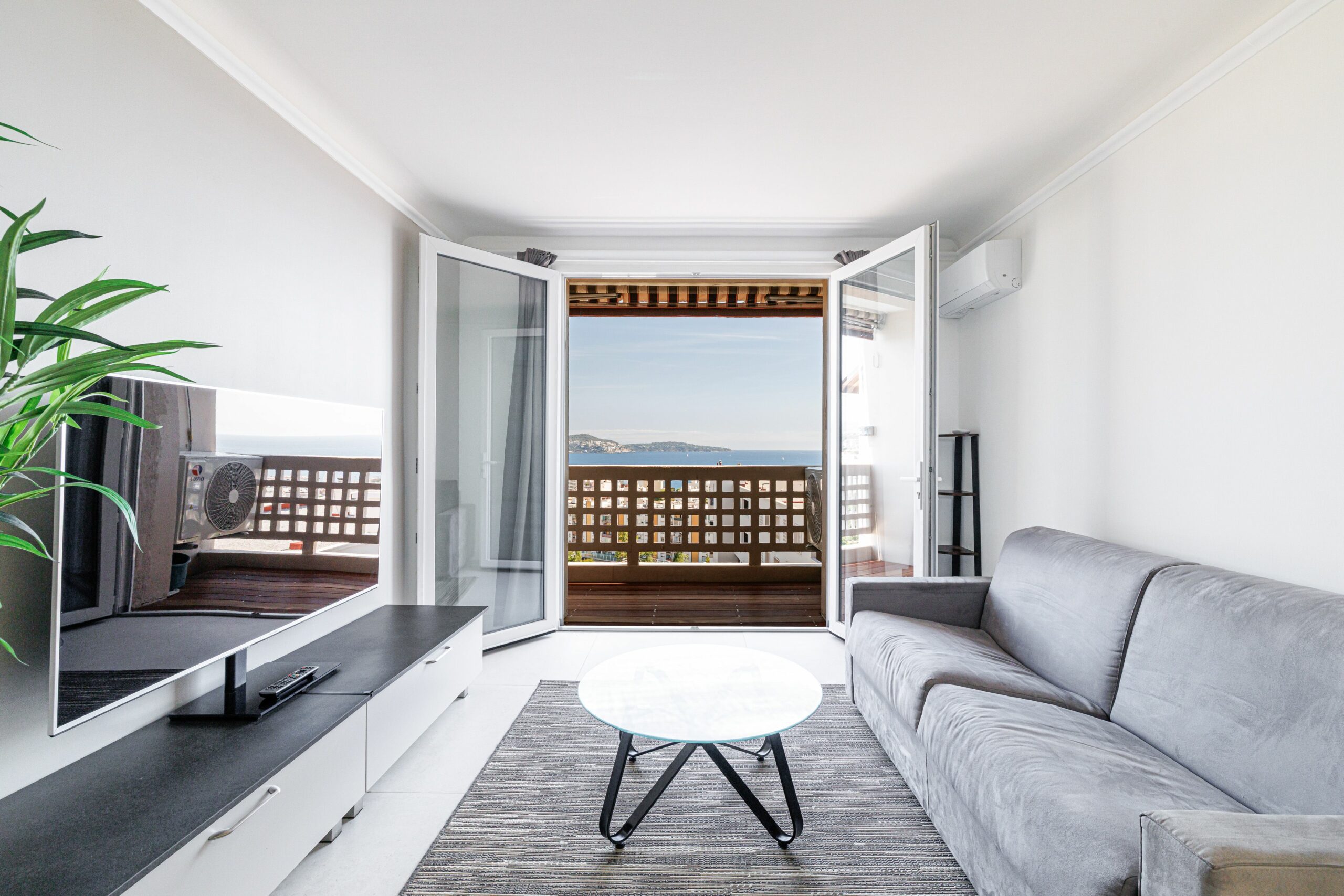NICE / SAINTE MARGUERITE – 3 pièces rénové dernier étage avec balcon et vue mer