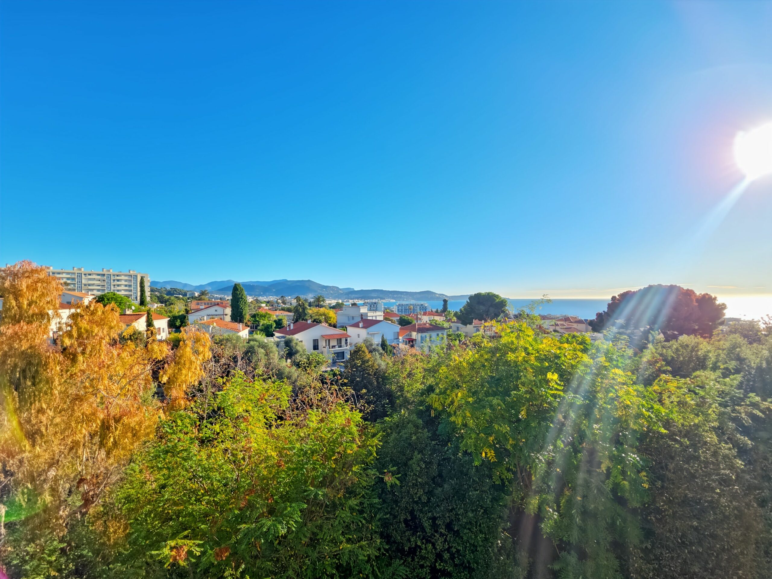 NICE LANTERNE – beau 4 pièces vue mer