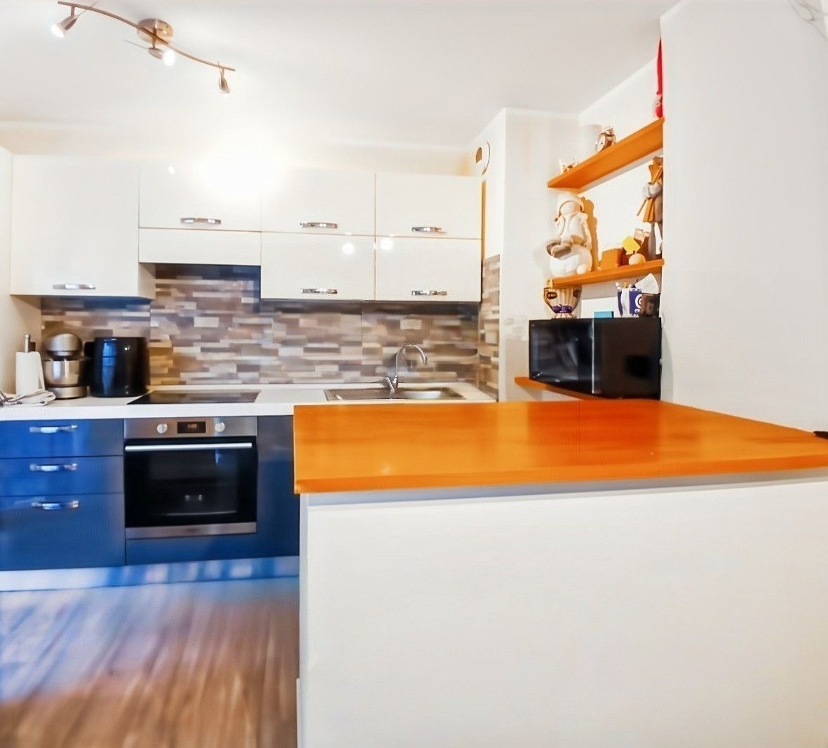 MENTON- 2 pièces avec terrasse – parfait état