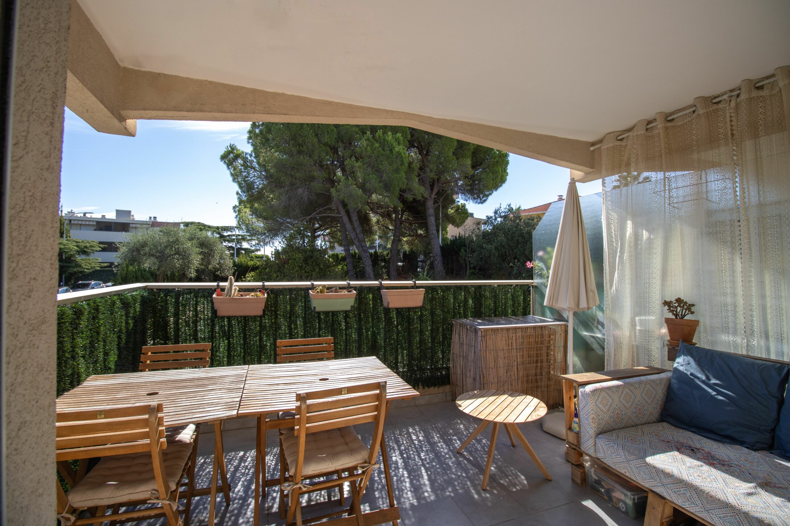 NICE FABRON – Grand 2 pièces avec terrasse