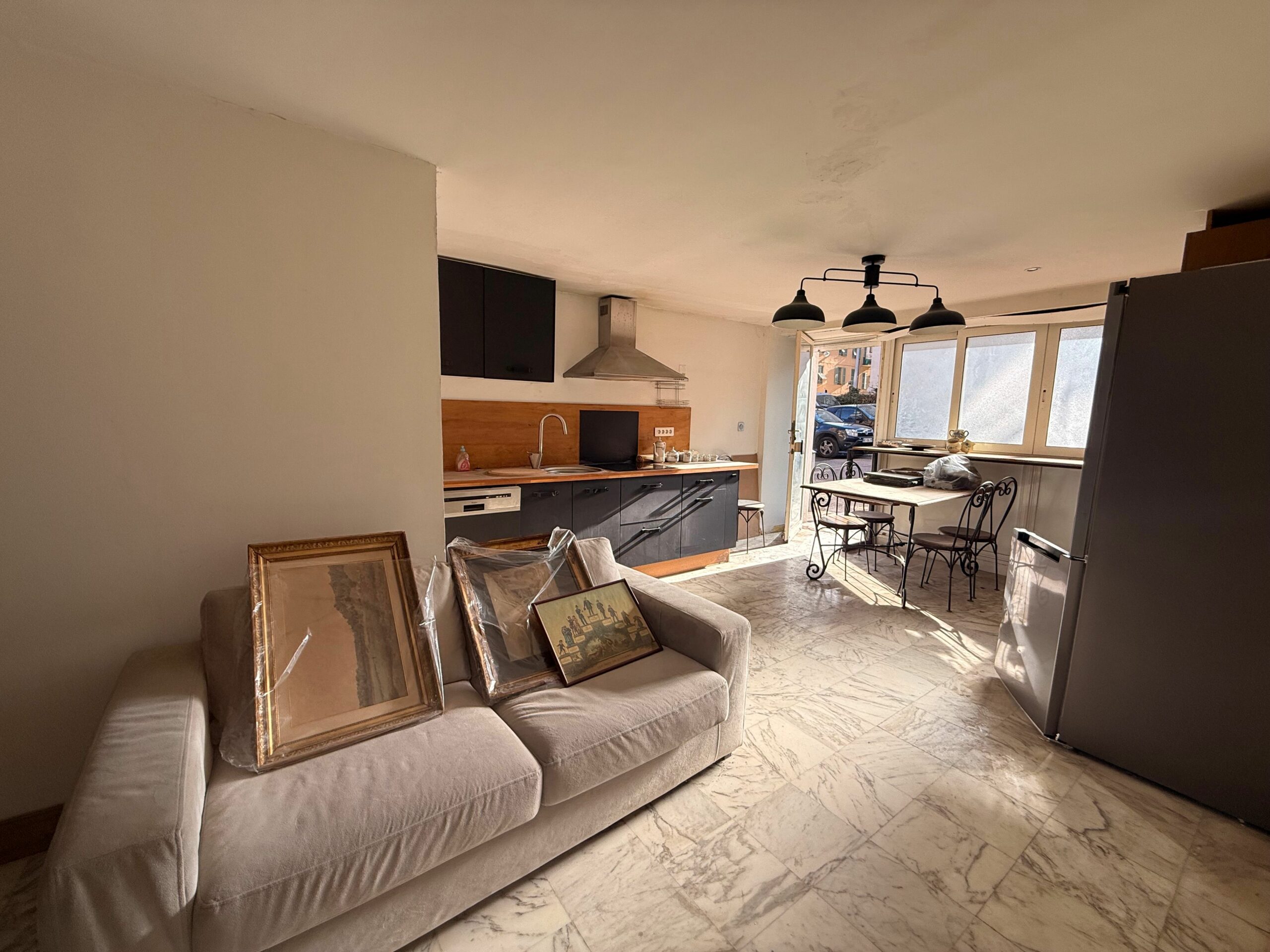 Mantega – Gambetta : Grand studio avec garage attenant