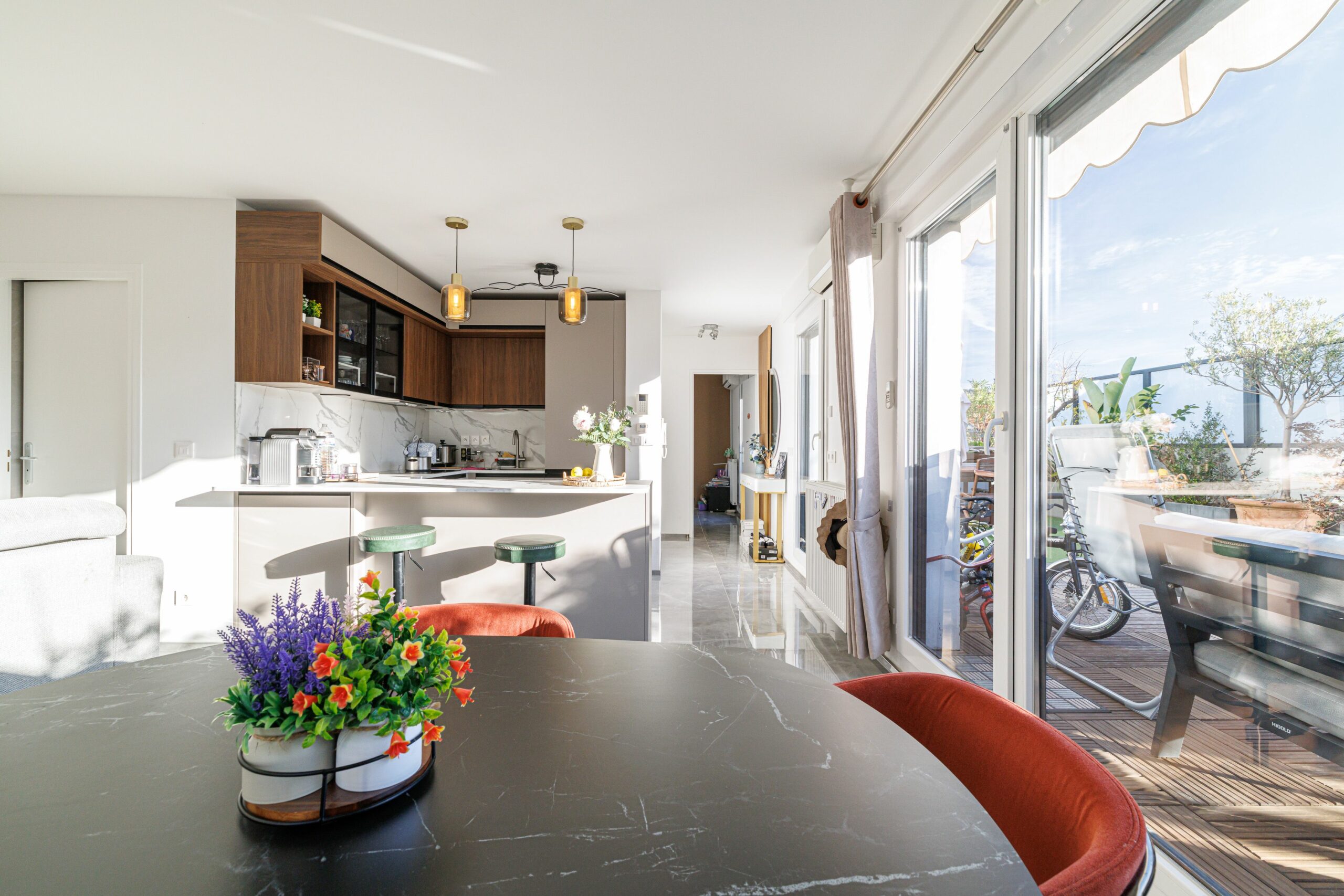 4 pièces –  Terrasse et Parking – Dernier étage face Coulée Verte