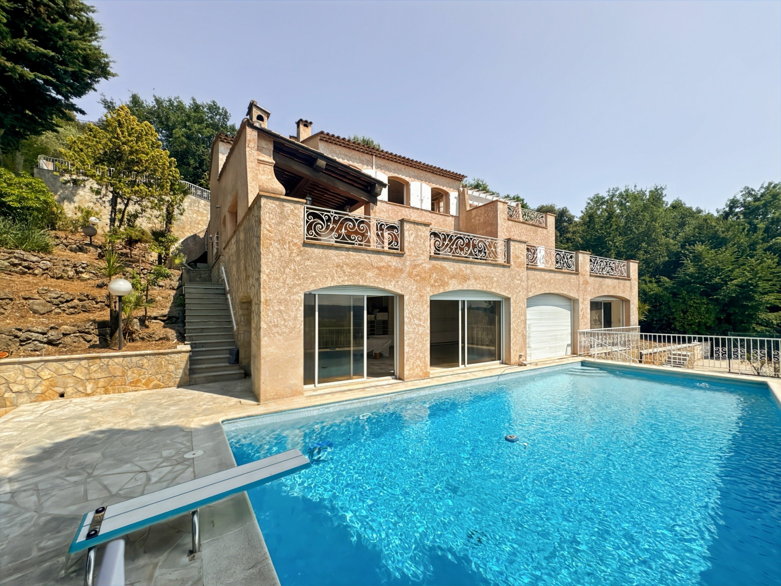 Saint-Paul-de-Vence – Villa 380 m² avec vue panoramique et piscine