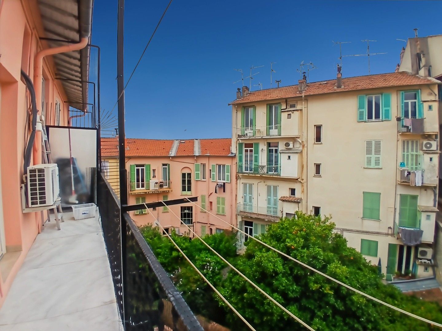 Appartement 3 pièces traversant avec balcon