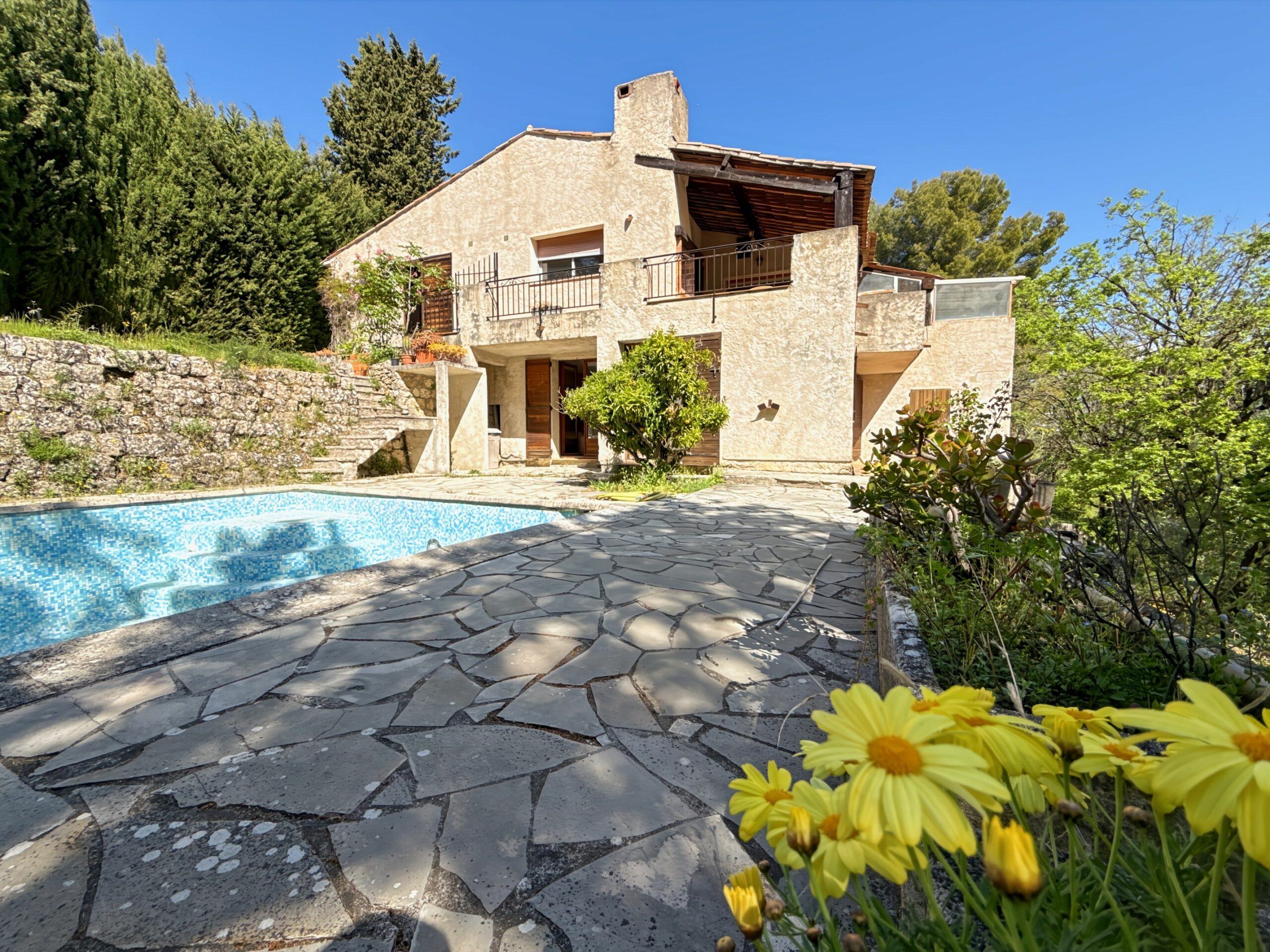 CHATEAUNEUF DE GRASSE – Villa 5 chambres – Terrain de 1 hectare avec piscine