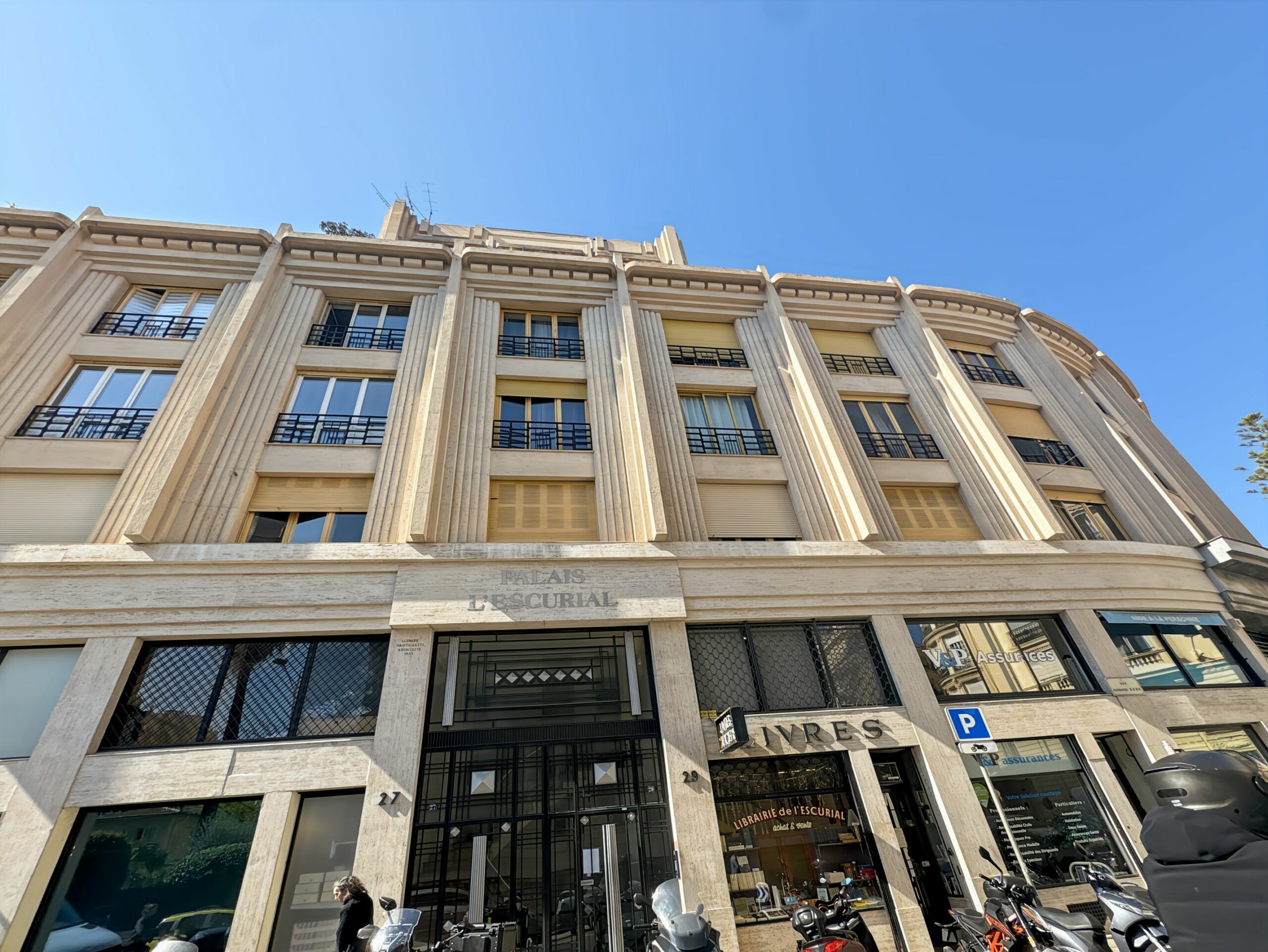 NICE Plein centre – studio en étage élevé au calme