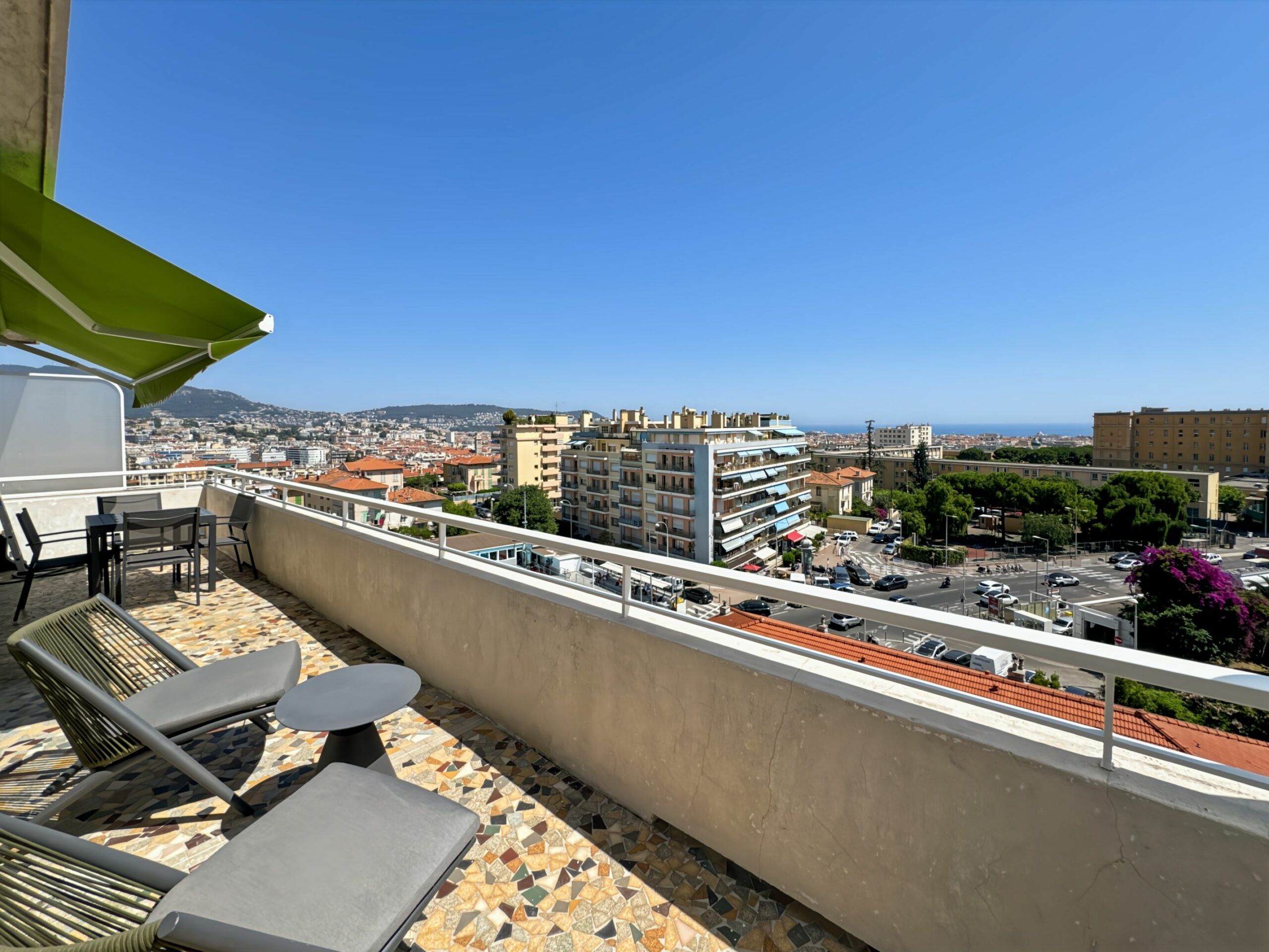 NICE Le Piol – 4 pièces rénové – terrasse – vue mer