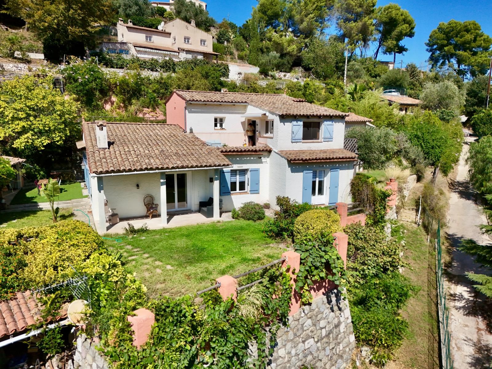 COLOMARS 06670 – PROPRIÉTÉ RÉNOVÉE 210 M² – 3 LOGEMENTS + CHALET – TERRAIN  1 730 M²