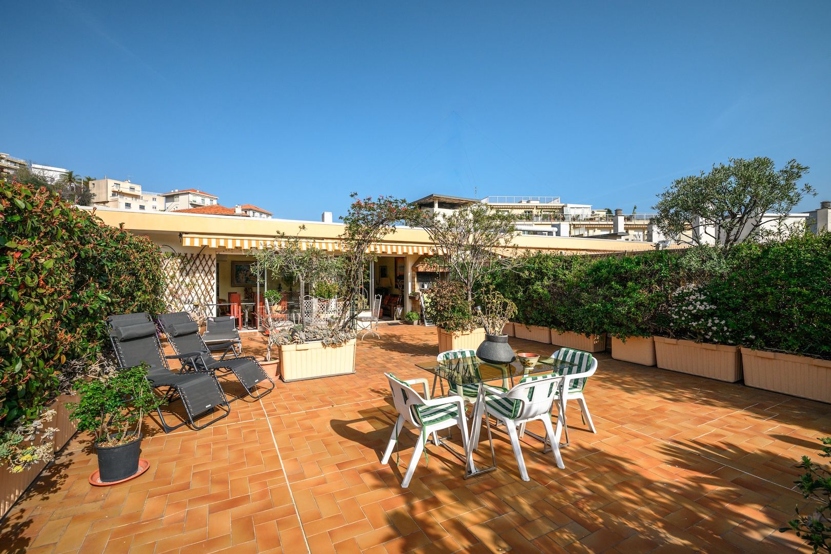 NICE // SAINT-SYLVESTRE : PENTHOUSE 5 PIÈCES / 172 M² D&rsquo;EXTÉRIEURS / DOUBLE GARAGE
