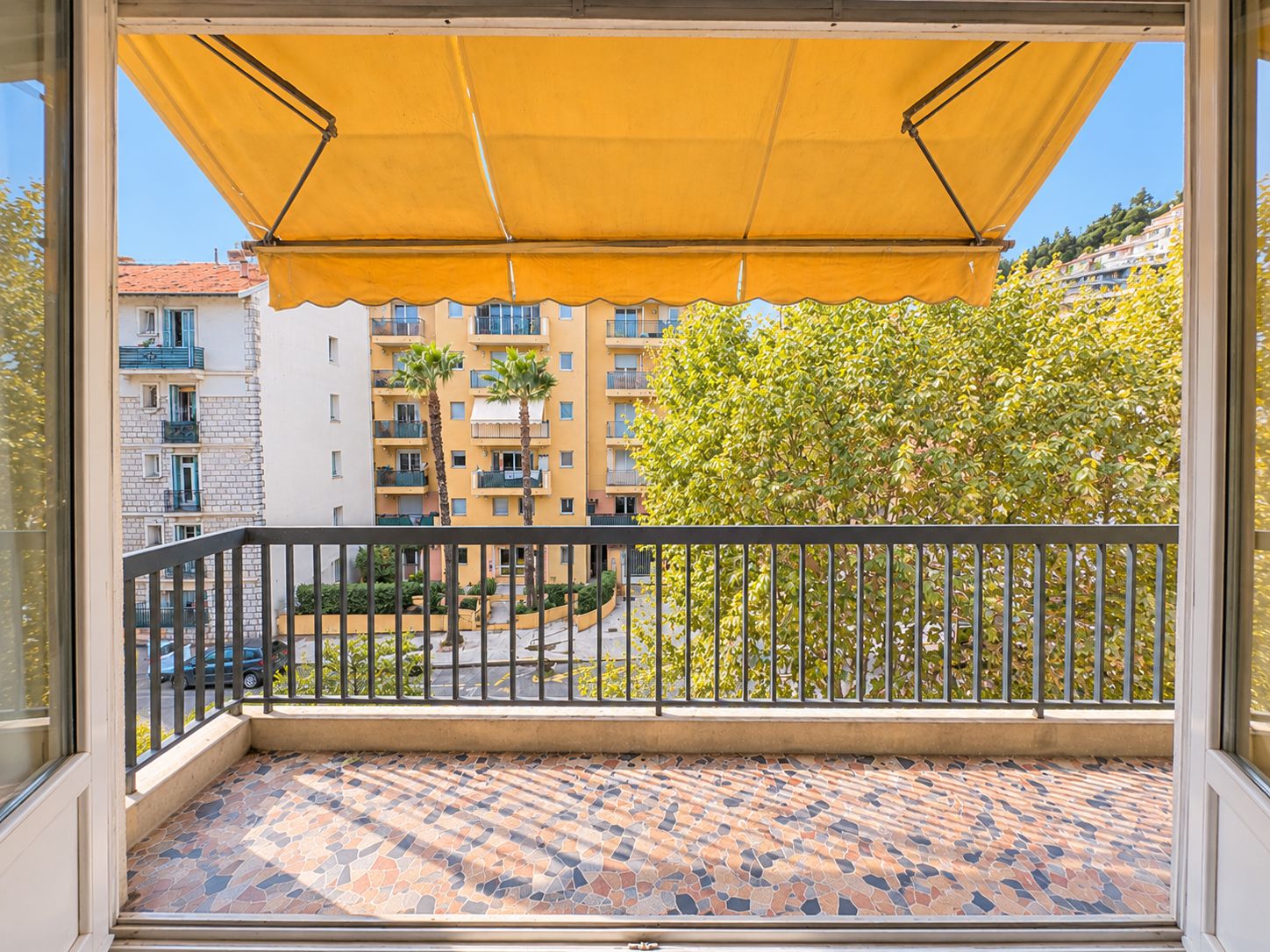 NICE BAS MADELEINE – 2 PIÈCES / GRAND BALCON OUEST / À RAFRAÎCHIR