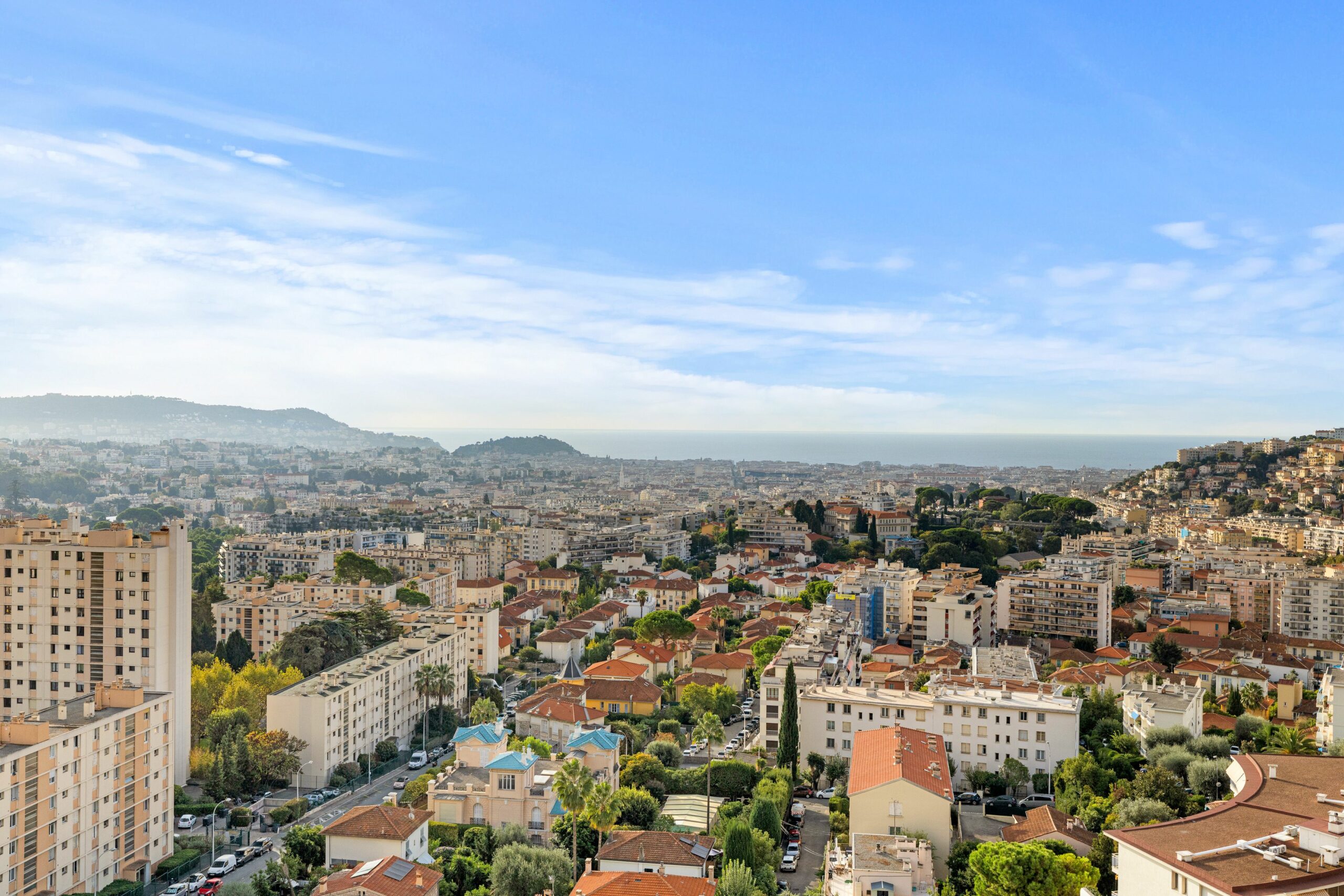 NICE NORD – AVENUE DES CHÊNES | GRAND 2 PIÈCES AVEC VUE PANORAMIQUE ET GARAGE