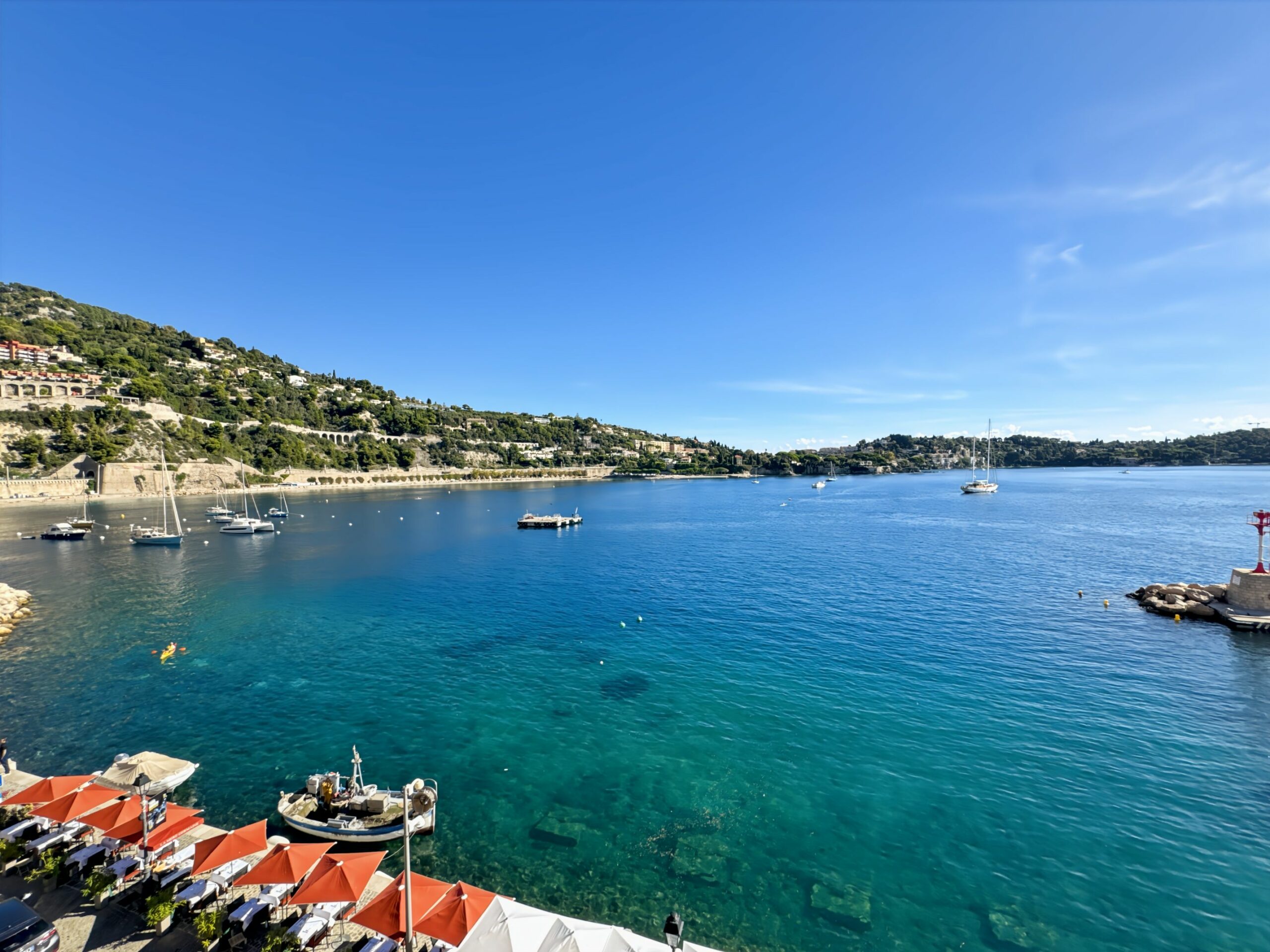 VILLEFRANCHE-SUR-MER — UNE VUE MER D’EXCEPTION, UNE ADRESSE EMBLÉMATIQUE